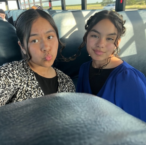 Meet your Posher, Anayeli - Picture 3 of 12